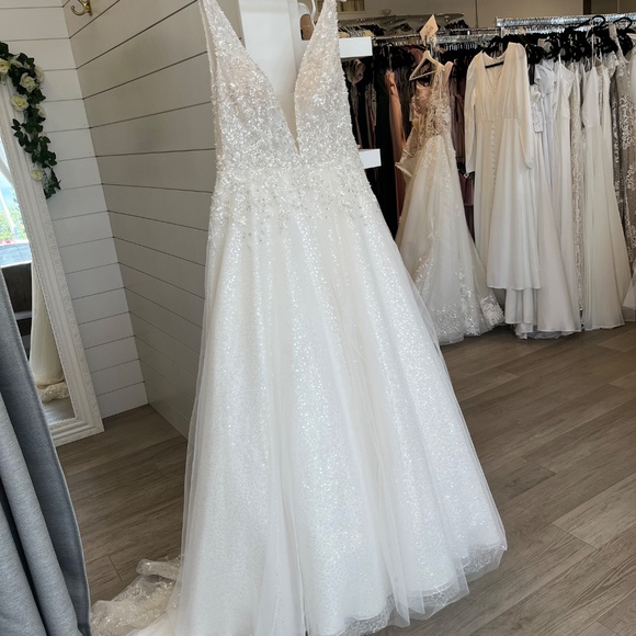 Eddy K Wedding Dress - Picture 1 of 4